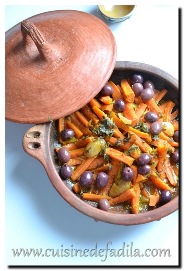 Tajine de poulet aux carottes et aux olives ( recette en vidéo )