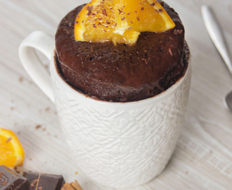 Kruidige chocolade mug-cake met sinaasappel