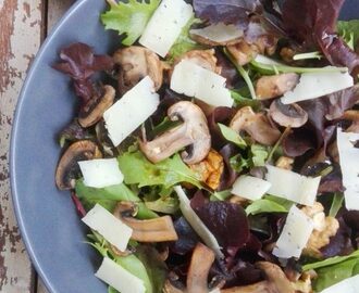 Salade met champignons en manchego