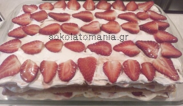 Υπέροχο, γλυκό με σφολιάτα, φράουλες & βιολογικό πετιμέζι ΚΑΡΑΓΓΕΛΗ, από το sokolatomania.gr
