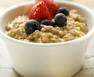 Desayuno energético muy simple: Avena y frutas en compota