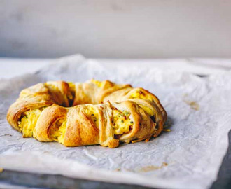 Egg, ham and cheese crescent ring