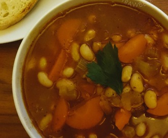 Greek bean soup (Fasolada)