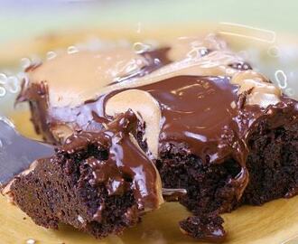 Brownies με επικάλυψη γκανάζ σοκολάτας και φυστικοβούτυρο, από το sintayes.gr!