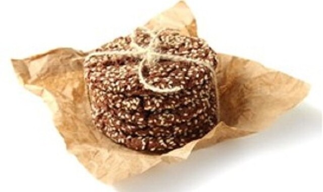 Μπισκότα μαύρης σοκολάτας με σουσάμι, από τον Δημήτρη Σκαρμούτσο!