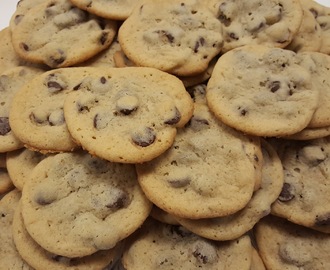 SOFT & CHEWY COOKIES CHOCOLATE CHIP COOKIES