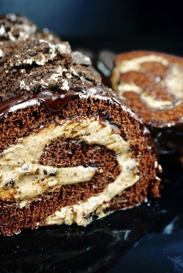 Cookie`n Cream Chocolate Oreo Cake Roll with Nougat