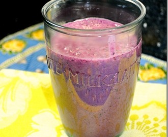 What We’re Eating: Mixed Berry Smoothies