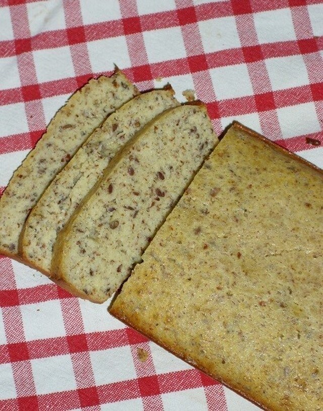 Viljaton leipä (gluteeniton, vähähiilihydraattinen)