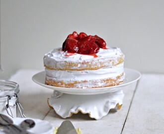 Eggless Strawberry and Cream Naked cake