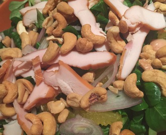Gerookte kip salade met cashewnoten en minnola