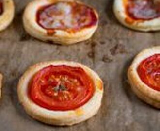 Puff pastry mini pizzas, the best finger food ever!