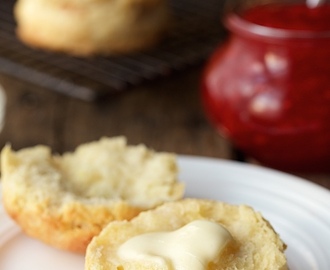 Ridiculously Easy Buttermilk Biscuits