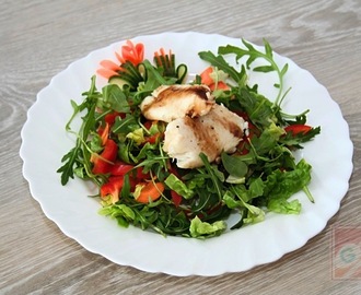Egészséges, gyors, finom: Serpenyős tilápia saláta ágyon