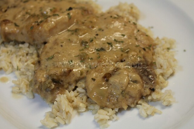 Easy Southern Smothered Pork Chops and Gravy