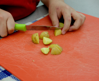 Les Petits Chefs make vegetarian samosas inspired by Jamie Oliver