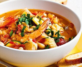 Italian seafood soup with garlic croutons