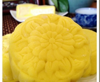 Durian Ice Cream Snowskin Mooncake (冰皮榴莲月饼)