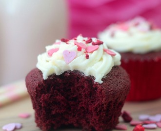Red Velvet Cupcakes With Cream Cheese Frosting For Valentine's Day