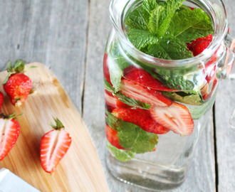 Delicious Strawberry Mint Infused Water Recipe (AKA Detox Water)