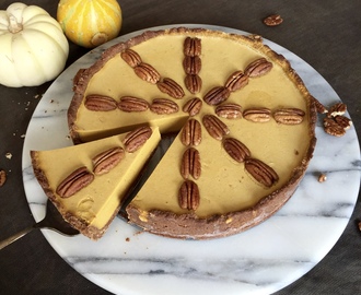 Paleo Pumpkin Cheesecake with Graham Cracker Crust (AIP and Vegan option/Low Fodmap)