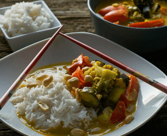 Vegetarisches Thai Curry mit Erdnüssen
