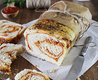 Zakręcony chleb o smaku pizzy – Pizza Bread