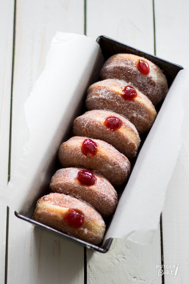Gevulde donuts met aardbeienjam – recept