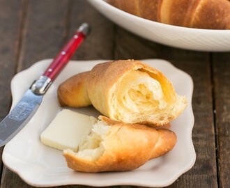 Buttery Homemade Crescent Rolls #Giveaway