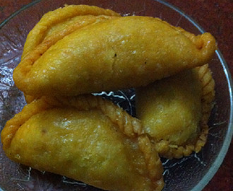 Gujiya recipe for Holi- Indian sweet recipe for Holi celebration