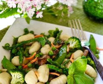 Gnocchi Primavera with Spring Asparagus and Peas #SundaySupper