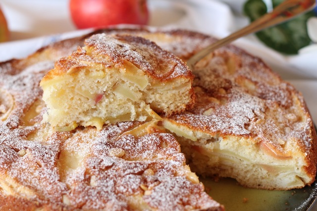 Torta di mele con pinoli/ Яблочный пирог с кедровыми орешками