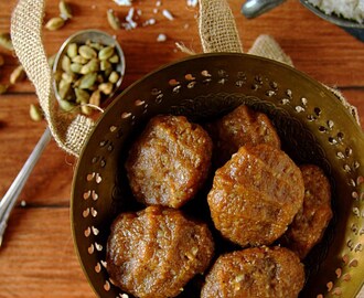 Godhumai Pidi Kozhukkatai {Sweet Wheat Flour Dumplings}