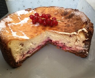 Rode Bessen Witte Chocolade Cheesecake met Maltesers