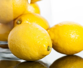 Cómo limpiar tu microondas con limón