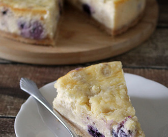 Blauwe bessen kruimel cheesecake