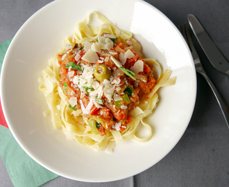 Verse pastasaus tomaat olijf met ansjovis (snel, makkelijk, gezond & LEKKER!)