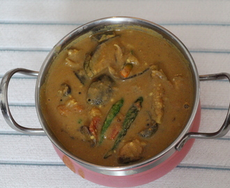 Brinjal Peanut Curry/ Kathrikkai Kooti Araitha Kulambu