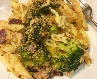 Crusty pasta and broccoli cheese bake