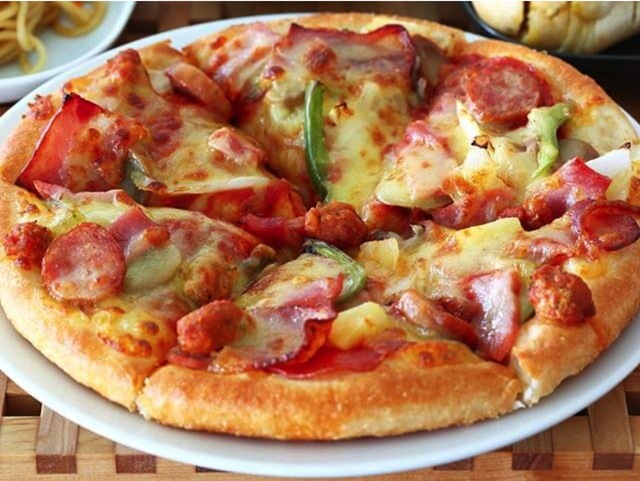 Neodolateľná domáca pizza, ktorú pripravíte za 20 minút a je chutnejšia než tá drahá z reštaurácie!