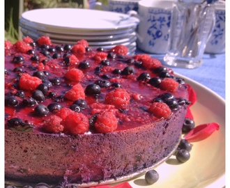 Underbar moussetårta med hallon & blåbär (glutenfri, mjölkfri & sockerfri)