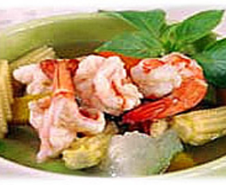 THAI SPICY MIXED VEGETABLE SOUP WITH PRAWNS