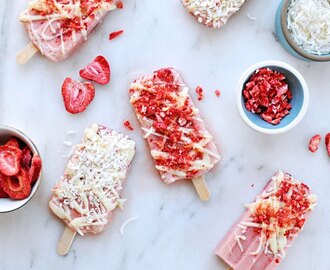 #pinkdrink popsicles for #popsicleweek // strawberry + green tea + coconut milk + white chocolate