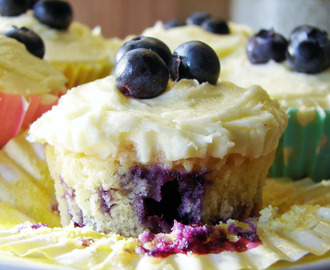 Easy But Delicious: Lemon and Blueberry Cupcakes