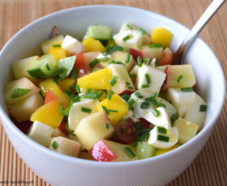 Fruchtiger Salat als Grillbeilage