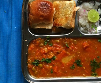 Pav Bhaji Recipe | Home Style Pav Bhaji | Bombay Street Food Special | Breakfast Recipes by Masterchefmom