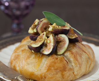 Baked Brie in Puff Pastry with Figs, Honey and Pistachios - Appetizer or Dessert