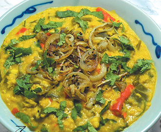 Lentil Coconut Curry with Red Pepper and Kale