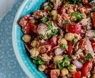 Schneller,einfacher Kichererbsen-Thunfisch Salat mit Tomaten (glutenfrei und gesund)