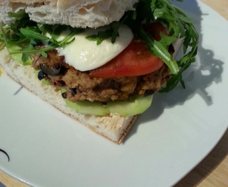 Mediterranean burger – with recipe / Mediterraner Burger – mit Rezept